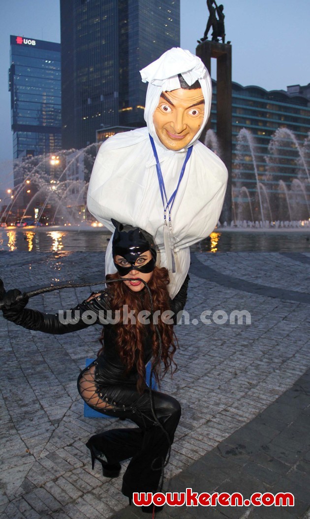 Gambar Foto Aksi Dewi Persik di Bundaran HI