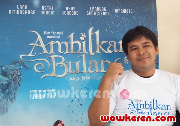 Gambar Foto Ifa Isfansyah Menyutradarai Film 'Ambilkan Bulan'