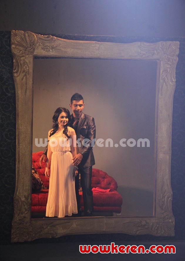 Gambar Foto Rossa Duet dengan Taufik Batisah di Lagu 'Aku Bersahaja'