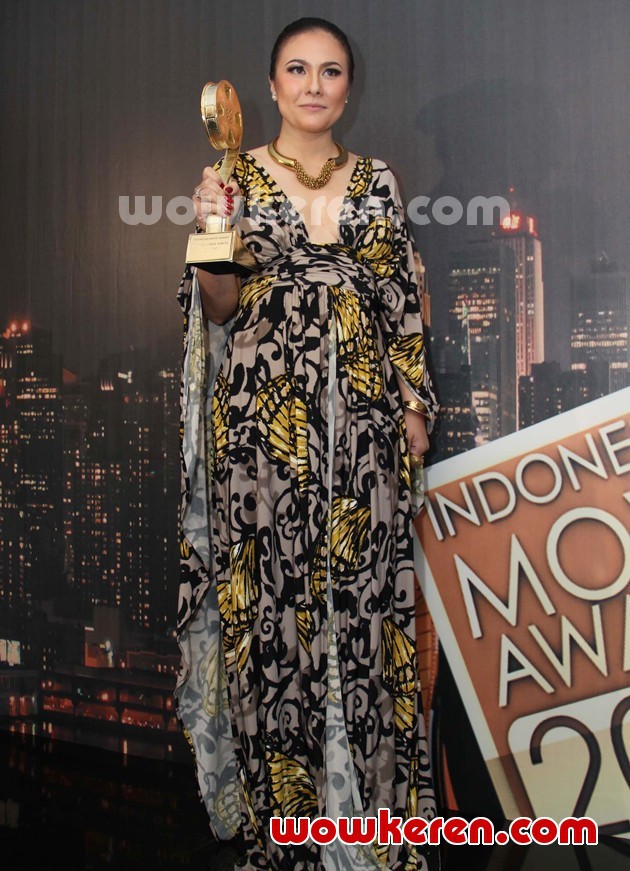 Gambar Foto Wulan Guritno Raih Penghargaan Pemeran Utama Wanita Terfavorit