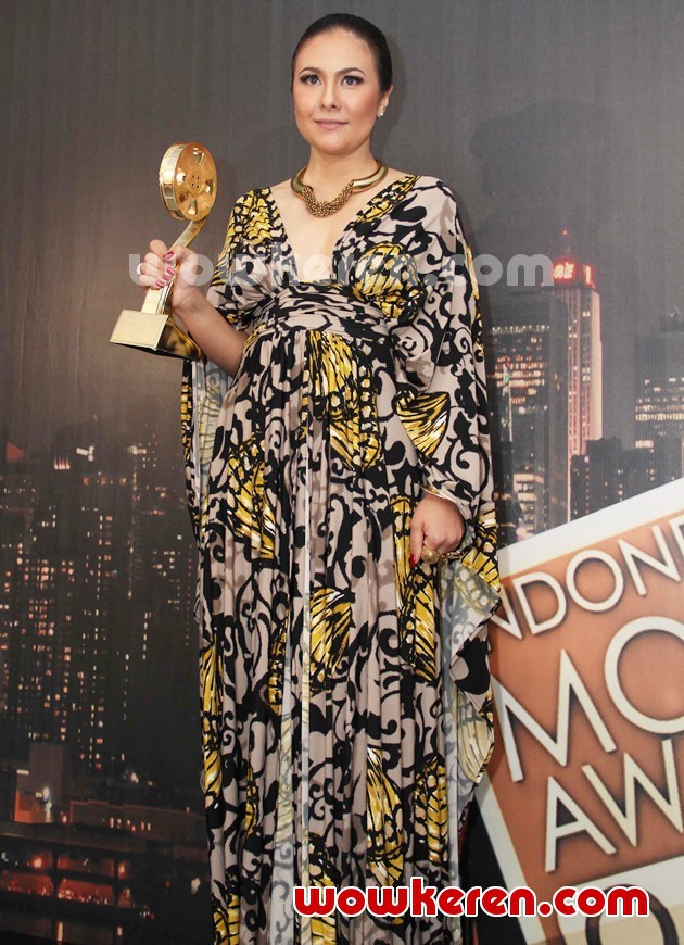 Gambar Foto Wulan Guritno Raih Penghargaan Pemeran Utama Wanita Terfavorit