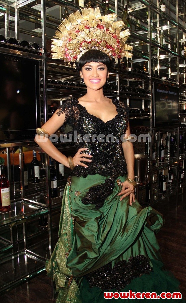 Gambar Foto Julia Perez di Acara Perilisan Single 'Siti Nurbaya'