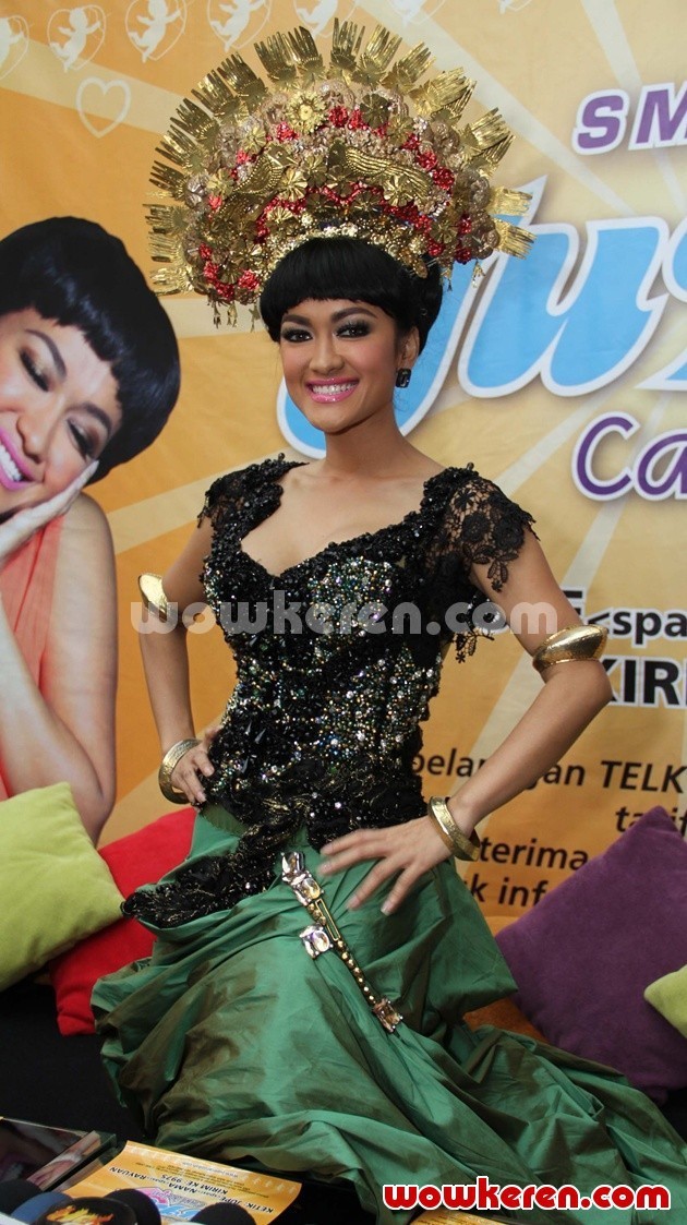 Gambar Foto Julia Perez di Acara Perilisan Single 'Siti Nurbaya'