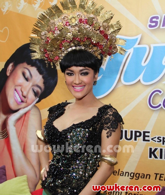 Gambar Foto Julia Perez di Acara Perilisan Single 'Siti Nurbaya'