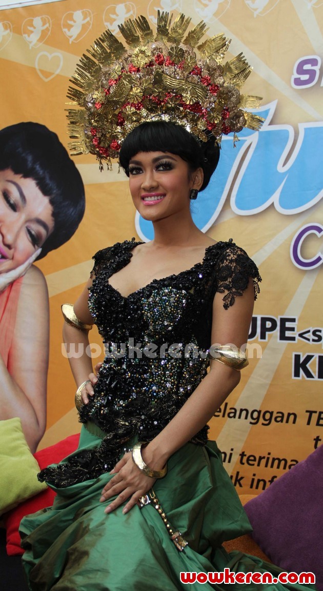 Gambar Foto Julia Perez di Acara Perilisan Single 'Siti Nurbaya'