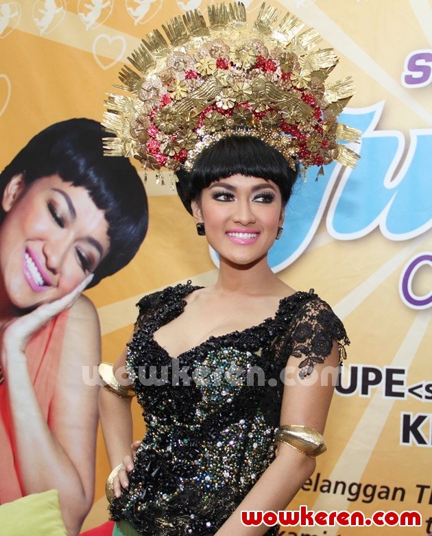 Gambar Foto Julia Perez di Acara Perilisan Single 'Siti Nurbaya'