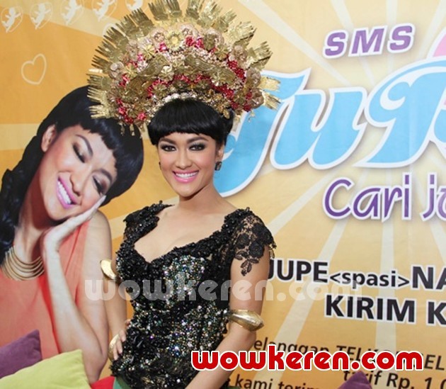 Gambar Foto Julia Perez di Acara Perilisan Single 'Siti Nurbaya'