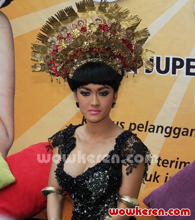 Gambar Foto Julia Perez di Acara Perilisan Single 'Siti Nurbaya'