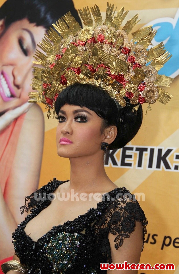 Gambar Foto Julia Perez di Acara Perilisan Single 'Siti Nurbaya'