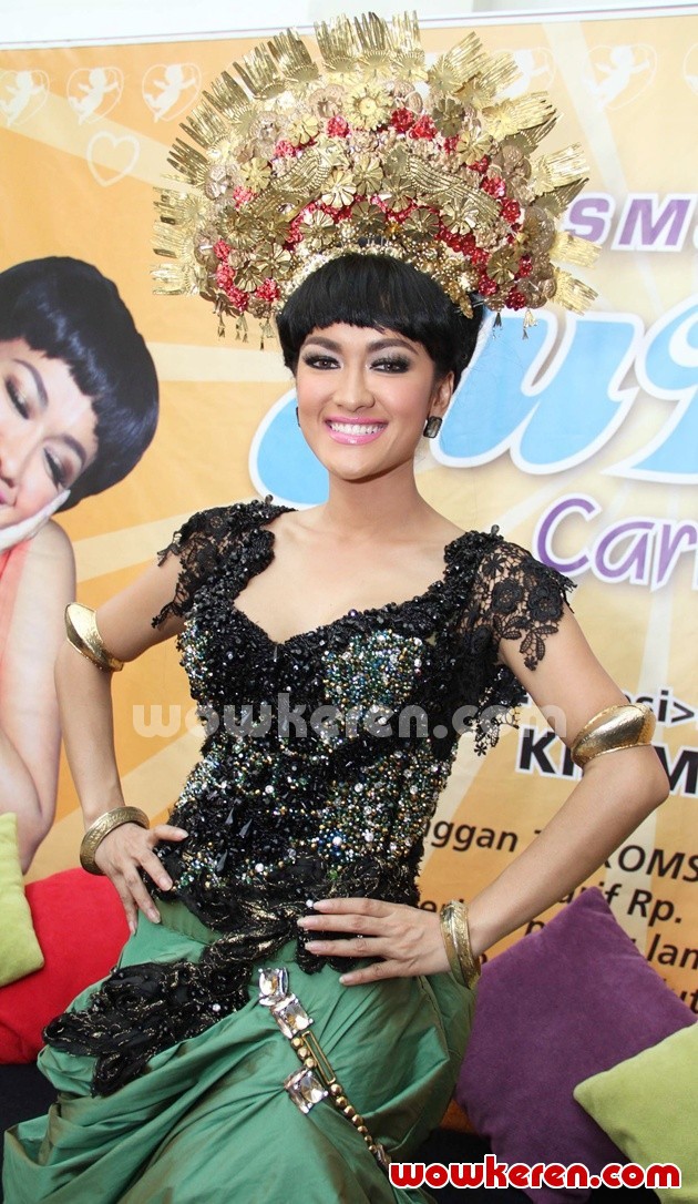 Gambar Foto Julia Perez di Acara Perilisan Single 'Siti Nurbaya'