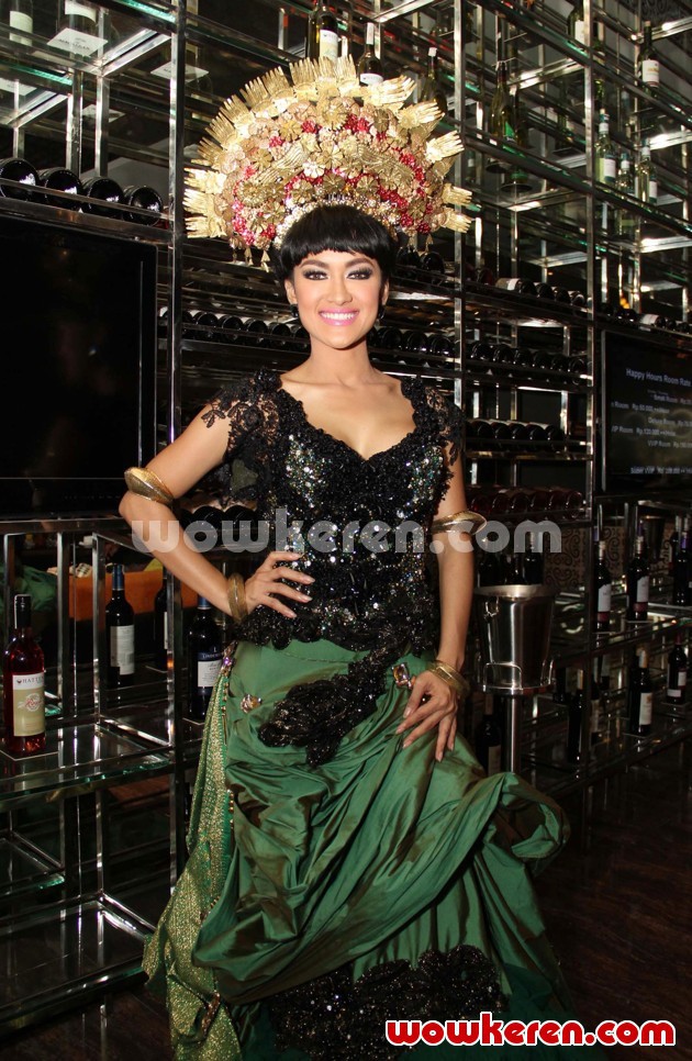 Gambar Foto Julia Perez di Acara Perilisan Single 'Siti Nurbaya'