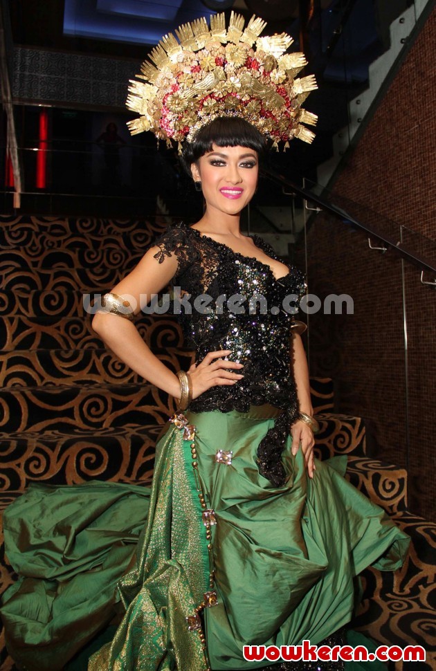 Gambar Foto Julia Perez di Acara Perilisan Single 'Siti Nurbaya'