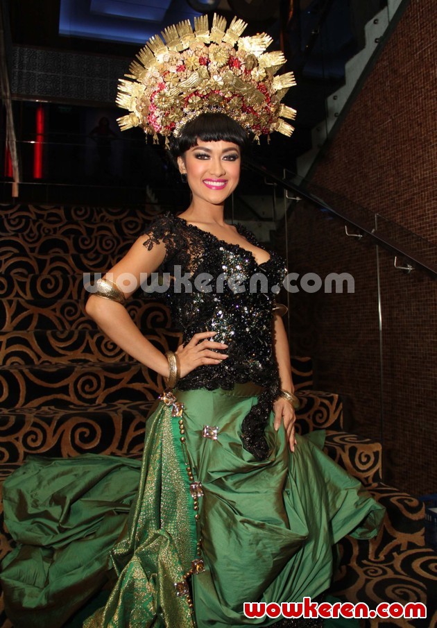 Gambar Foto Julia Perez di Acara Perilisan Single 'Siti Nurbaya'