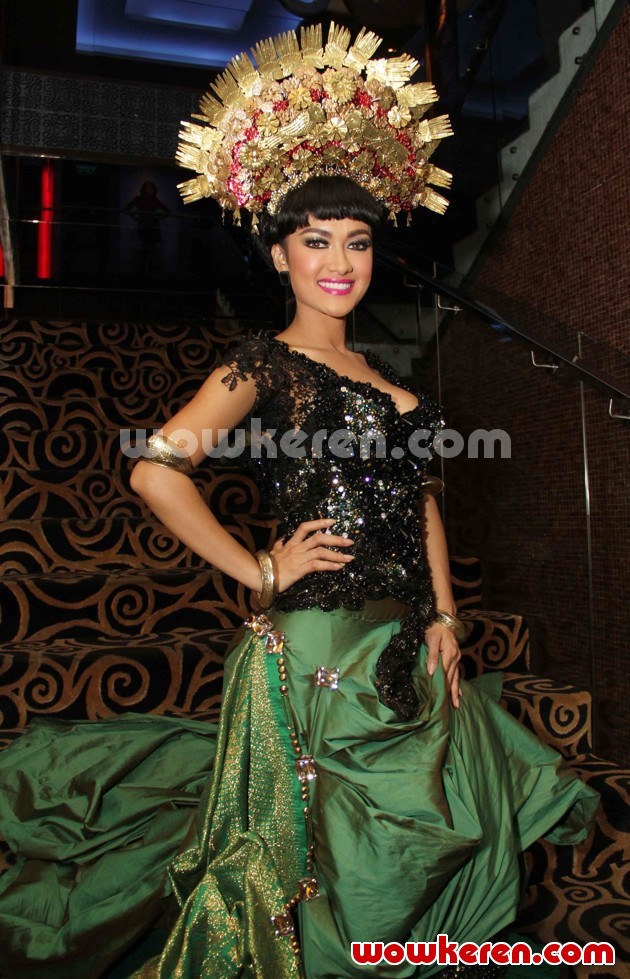 Gambar Foto Julia Perez di Acara Perilisan Single 'Siti Nurbaya'