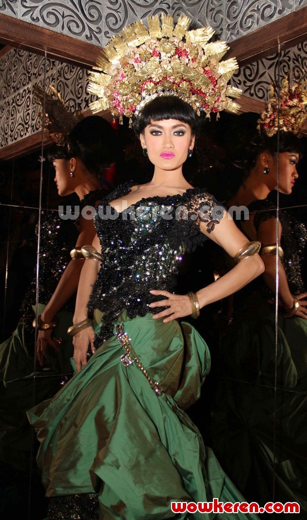 Gambar Foto Julia Perez di Acara Perilisan Single 'Siti Nurbaya'