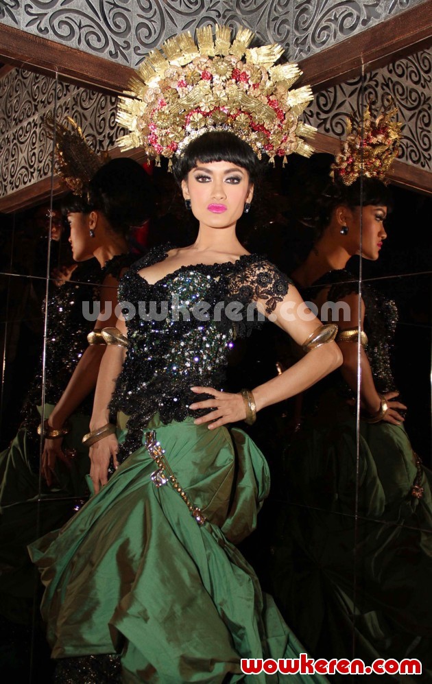 Gambar Foto Julia Perez di Acara Perilisan Single 'Siti Nurbaya'