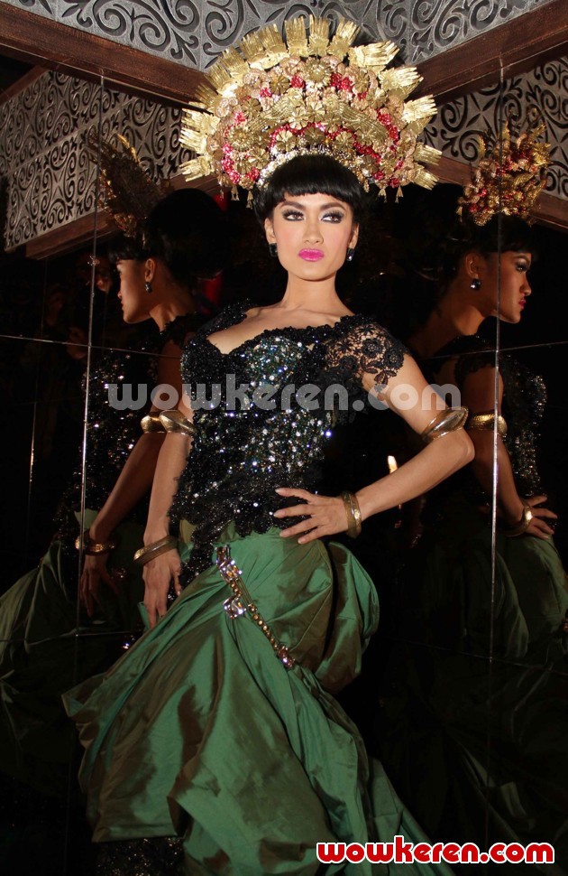 Gambar Foto Julia Perez di Acara Perilisan Single 'Siti Nurbaya'