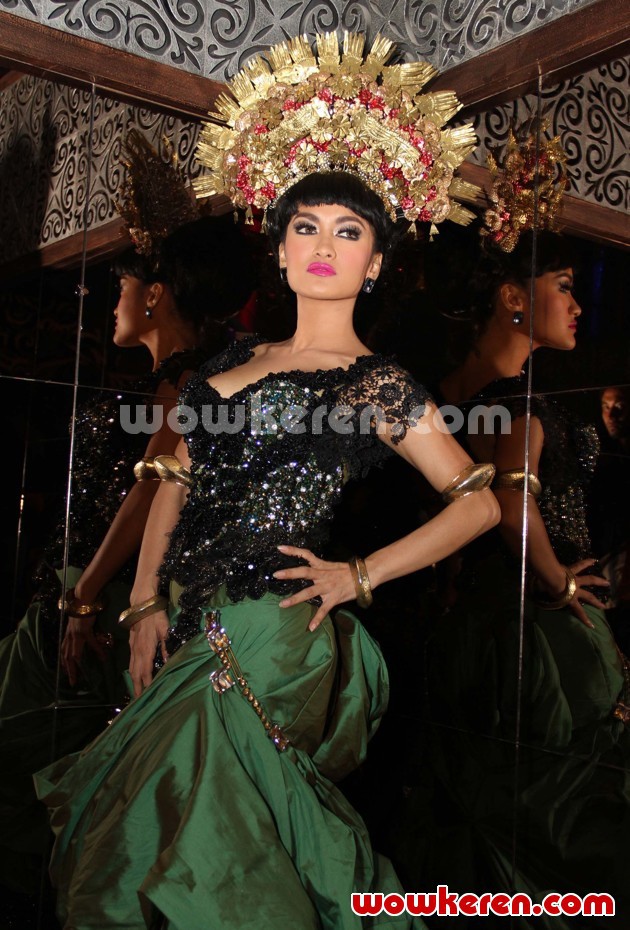 Gambar Foto Julia Perez di Acara Perilisan Single 'Siti Nurbaya'