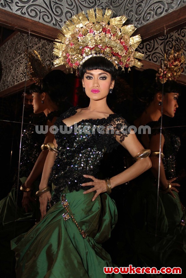 Gambar Foto Julia Perez di Acara Perilisan Single 'Siti Nurbaya'