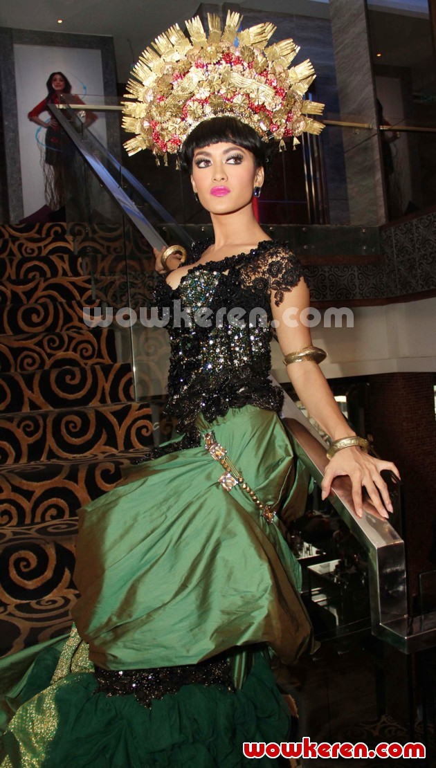 Gambar Foto Julia Perez di Acara Perilisan Single 'Siti Nurbaya'