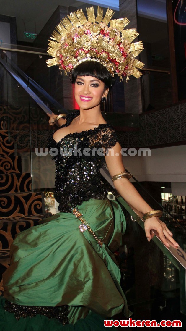 Gambar Foto Julia Perez di Acara Perilisan Single 'Siti Nurbaya'
