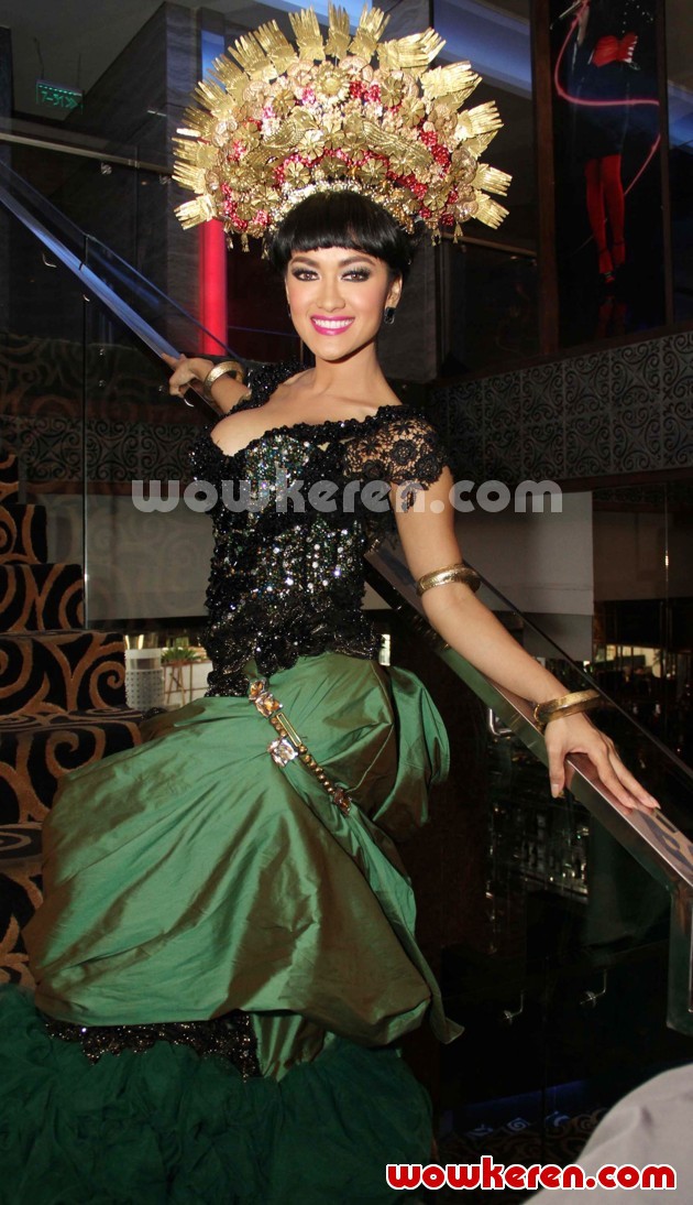 Gambar Foto Julia Perez di Acara Perilisan Single 'Siti Nurbaya'