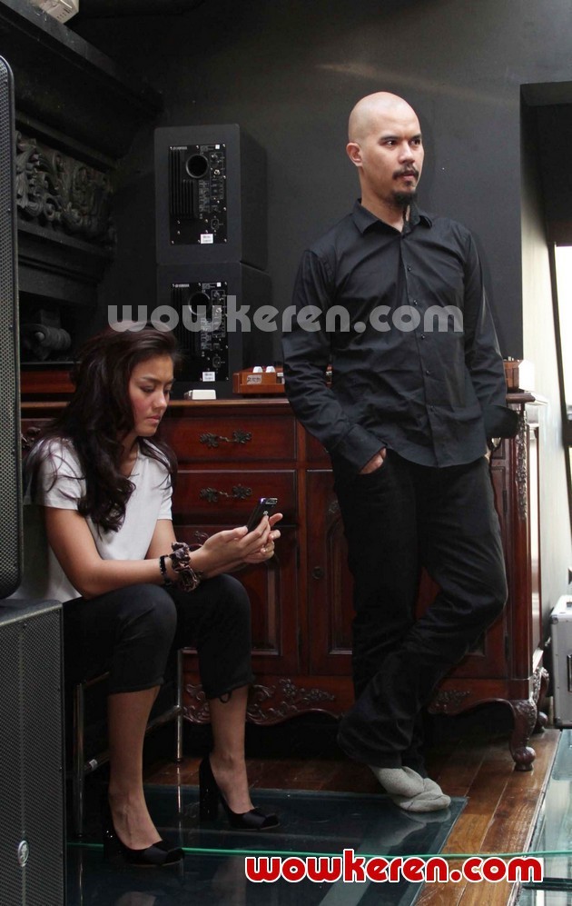 Gambar Foto Ahmad Dhani dan Agnes Monica Saat Latihan Konser Mahakarya
