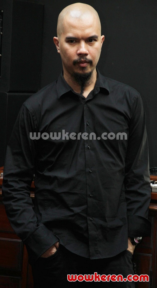 Gambar Foto Ahmad Dhani Saat Latihan Konser Mahakarya