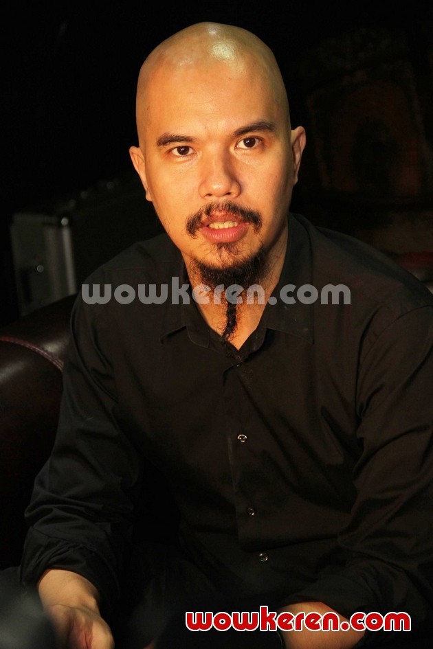 Gambar Foto Ahmad Dhani Saat Latihan Konser Mahakarya