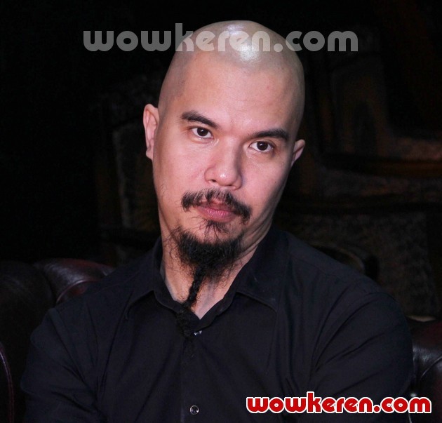 Gambar Foto Ahmad Dhani Saat Latihan Konser Mahakarya