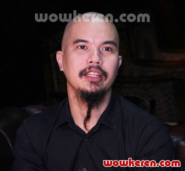 Gambar Foto Ahmad Dhani Saat Latihan Konser Mahakarya