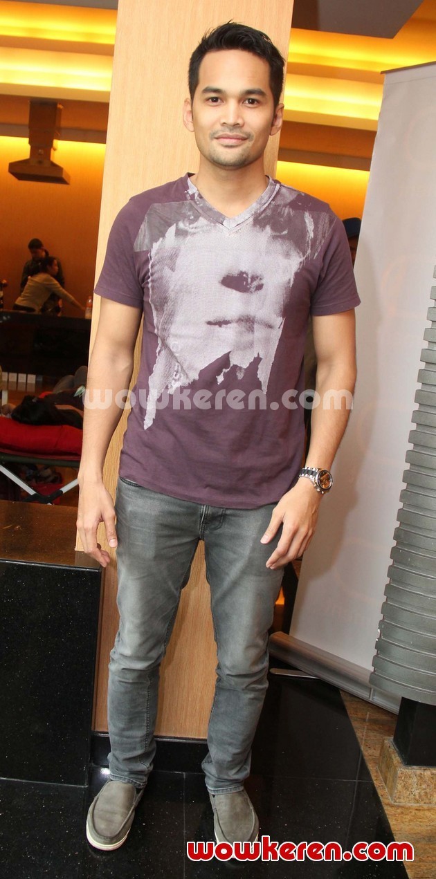 Gambar Foto Teuku Wisnu Saat Donor Darah di MD Entertainment