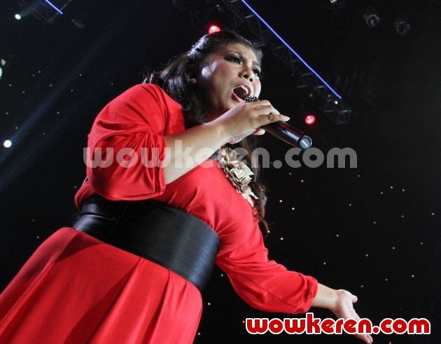 Gambar Foto Regina Ivanova