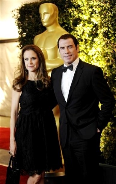 Gambar Foto Kelly Preston dan John Travolta di Academy of Motion Picture Arts and Sciences 2011