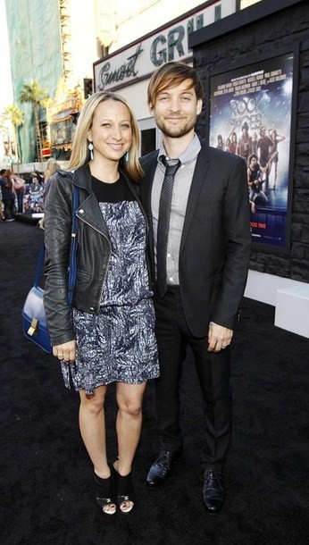 Gambar Foto Tobey Maguire dan Jennifer di Premier 'Rock of Ages'