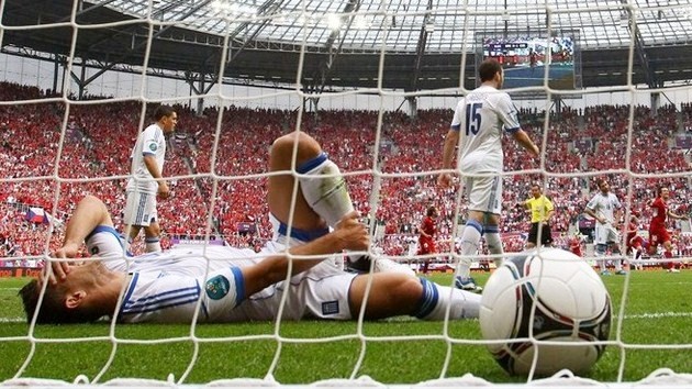 Gambar Foto Kostas Katsouranis dari Yunani Saat Laga Kontra Republik Ceko