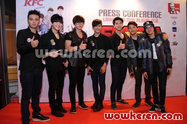 Gambar Foto SM*SH Saat Mempromosikan VCD Karaoke