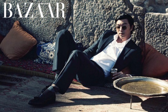 Gambar Foto Gong Yoo Berpose Untuk Majalah Harper's Bazaar