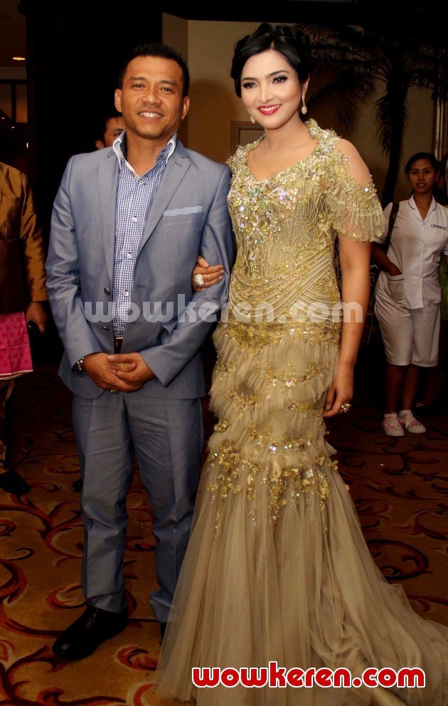 Gambar Foto Anang Hermansyah dan Ashanty di Resepsi Pernikahan Ayu Dewi