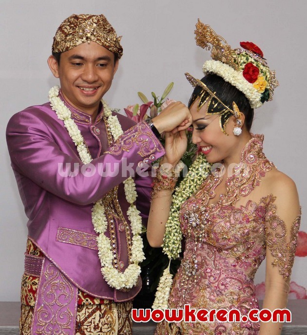 Gambar Foto Prosesi Akad Nikah Ayu Dewi dan Regi Datau
