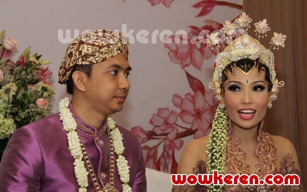 Gambar Foto Prosesi Akad Nikah Ayu Dewi dan Regi Datau