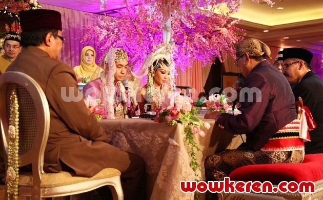 Gambar Foto Prosesi Akad Nikah Ayu Dewi dan Regi Datau