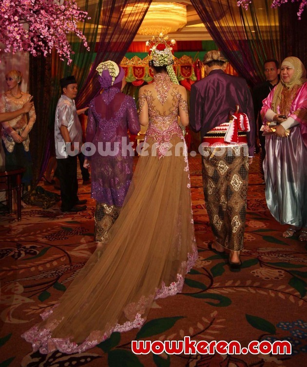 Gambar Foto Prosesi Akad Nikah Ayu Dewi dan Regi Datau