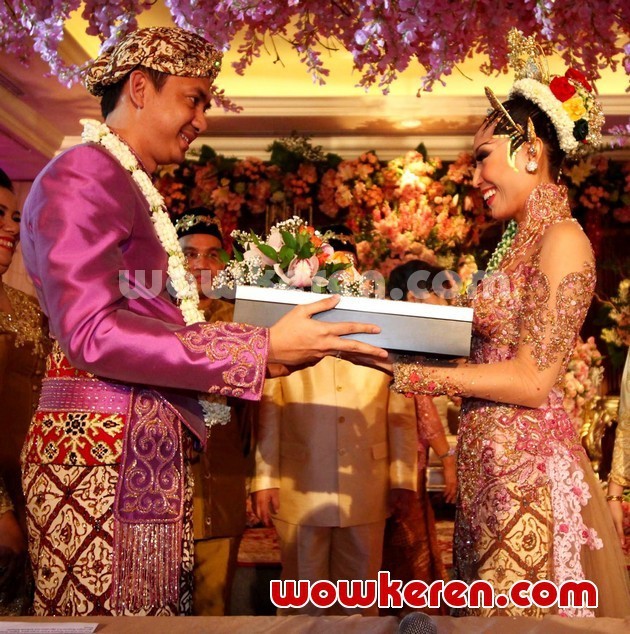 Gambar Foto Prosesi Akad Nikah Ayu Dewi dan Regi Datau