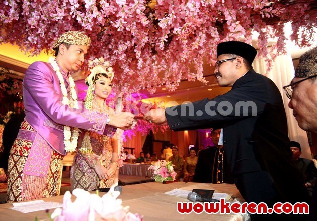 Gambar Foto Prosesi Akad Nikah Ayu Dewi dan Regi Datau
