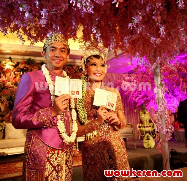 Gambar Foto Prosesi Akad Nikah Ayu Dewi dan Regi Datau