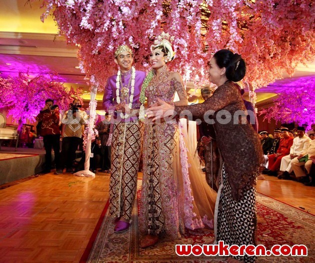 Gambar Foto Prosesi Akad Nikah Ayu Dewi dan Regi Datau