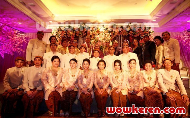 Gambar Foto Prosesi Akad Nikah Ayu Dewi dan Regi Datau