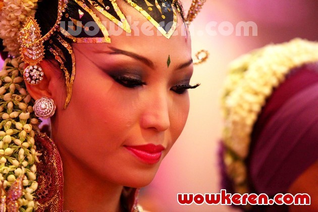 Gambar Foto Prosesi Akad Nikah Ayu Dewi dan Regi Datau