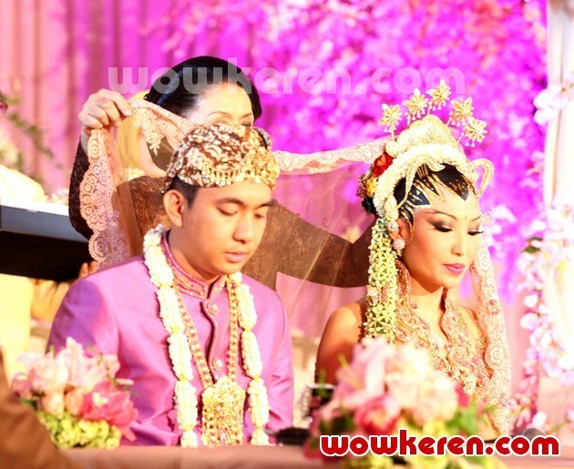 Gambar Foto Prosesi Akad Nikah Ayu Dewi dan Regi Datau